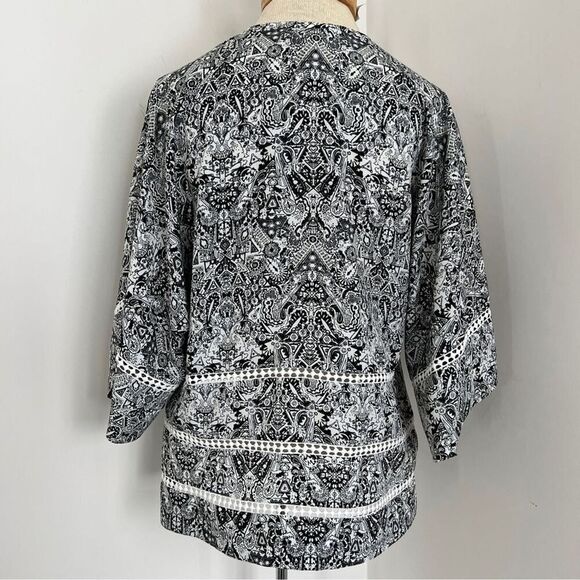 IRO Black & White Patterned Half Sleeves Blouse size 38 (412) - Picture 4 of 6